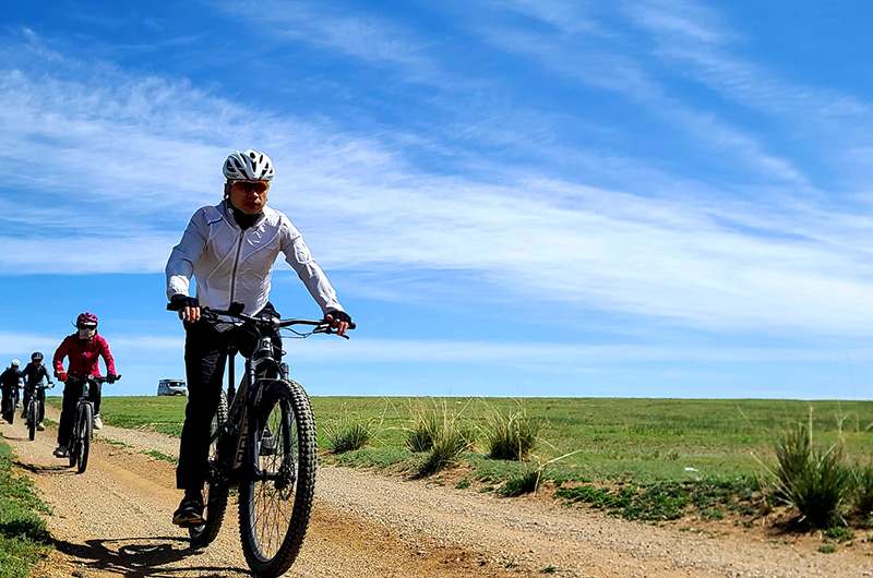Cycling Mongolian Gobi